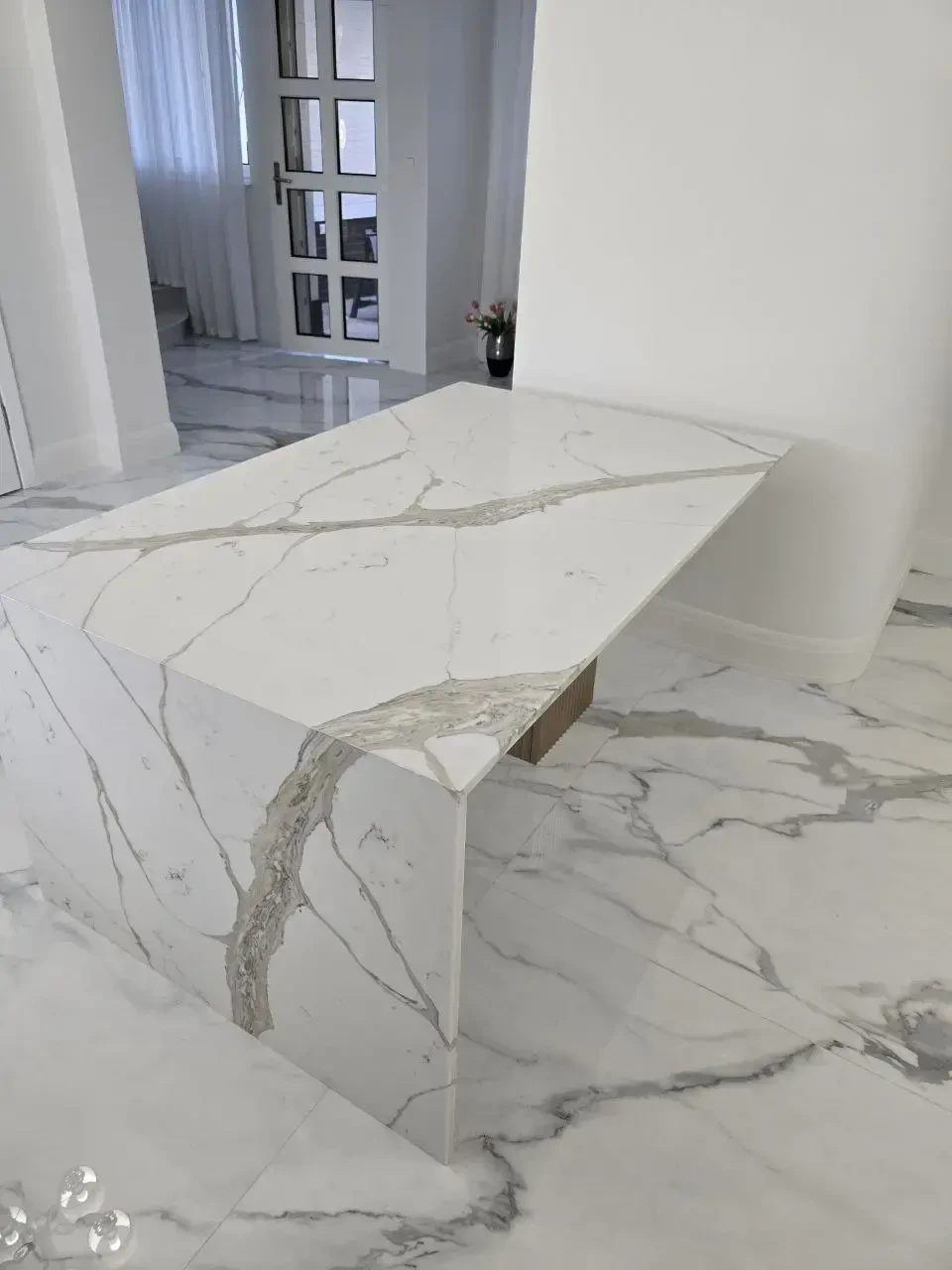 Жилые помещения Avant Quartz 7030 Calacatta Chenonceau