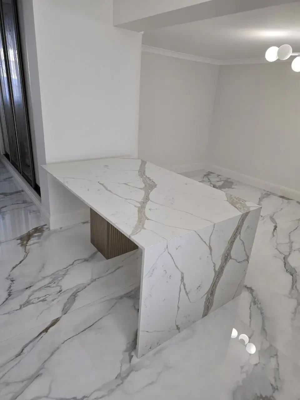 Жилые помещения Avant Quartz 7030 Calacatta Chenonceau