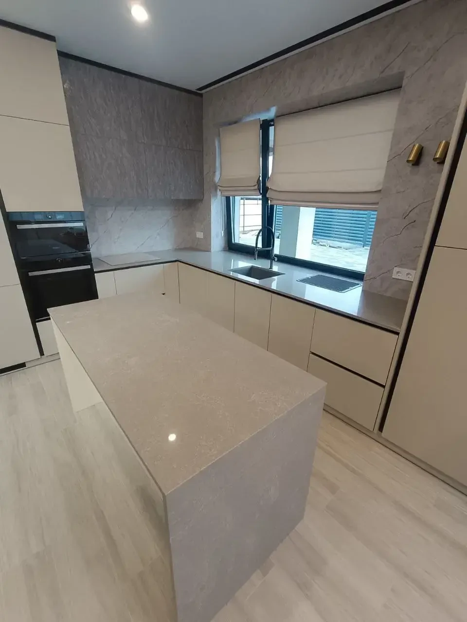 Кухня Avant Quartz 9050 Gris Fonce