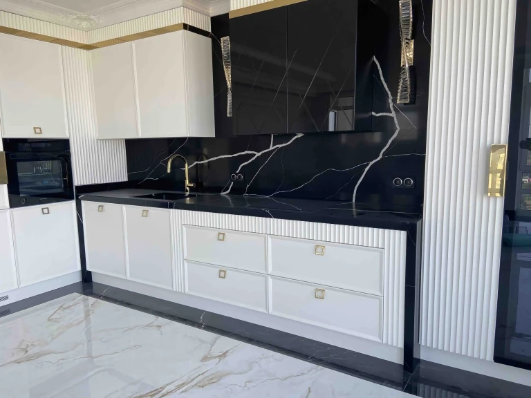 Кухня Avant Quartz 7600 Calacatta Le Noir